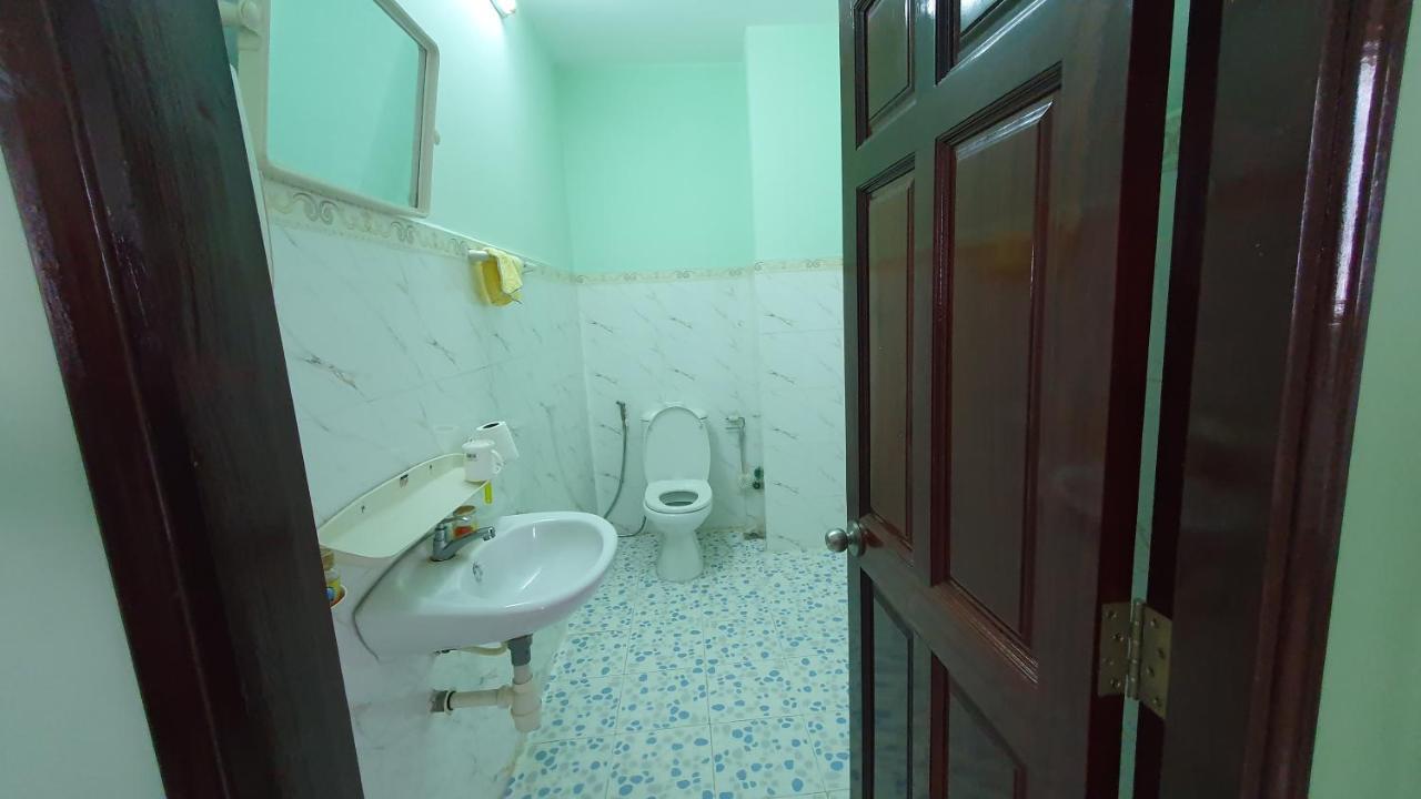 Hotel In Bui Vien Walking Street Ho Chi Minh City Exterior photo